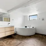 בית נופש Three-bedroom In בורקופ